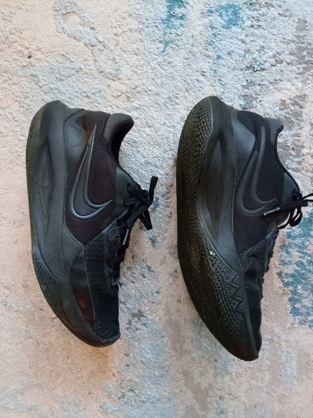 Nike Menās Black Low-Top Athletic Sneakers sz 8.5/265